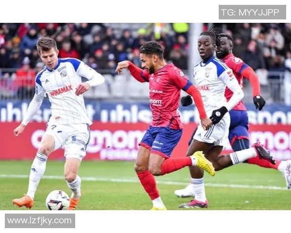 成都足球队快攻战术解析与战绩影响的深度探讨 成都足球队快攻战术解析与战绩影响的深度探讨