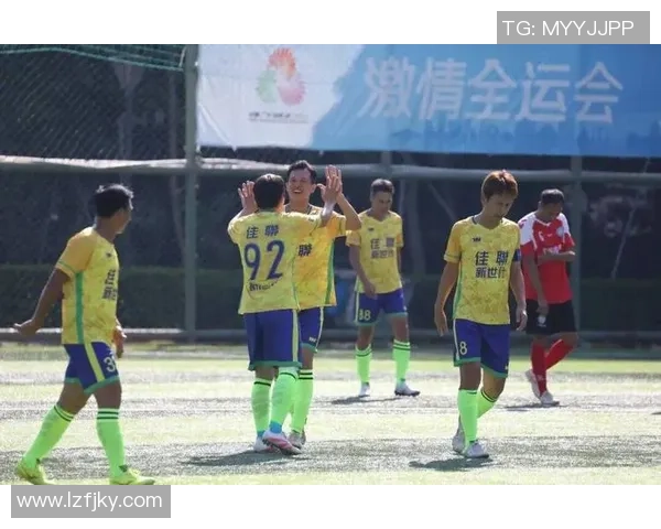 深圳足球明星元老赛盛大举行传承足球精神激励新一代球员 深圳足球明星元老赛盛大举行传承足球精神激励新一代球员