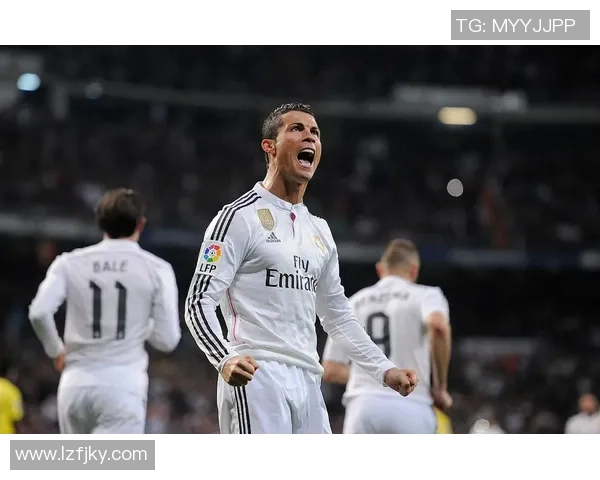 足球明星在孤立无援的情况下精准射门展现超凡技术与心理素质